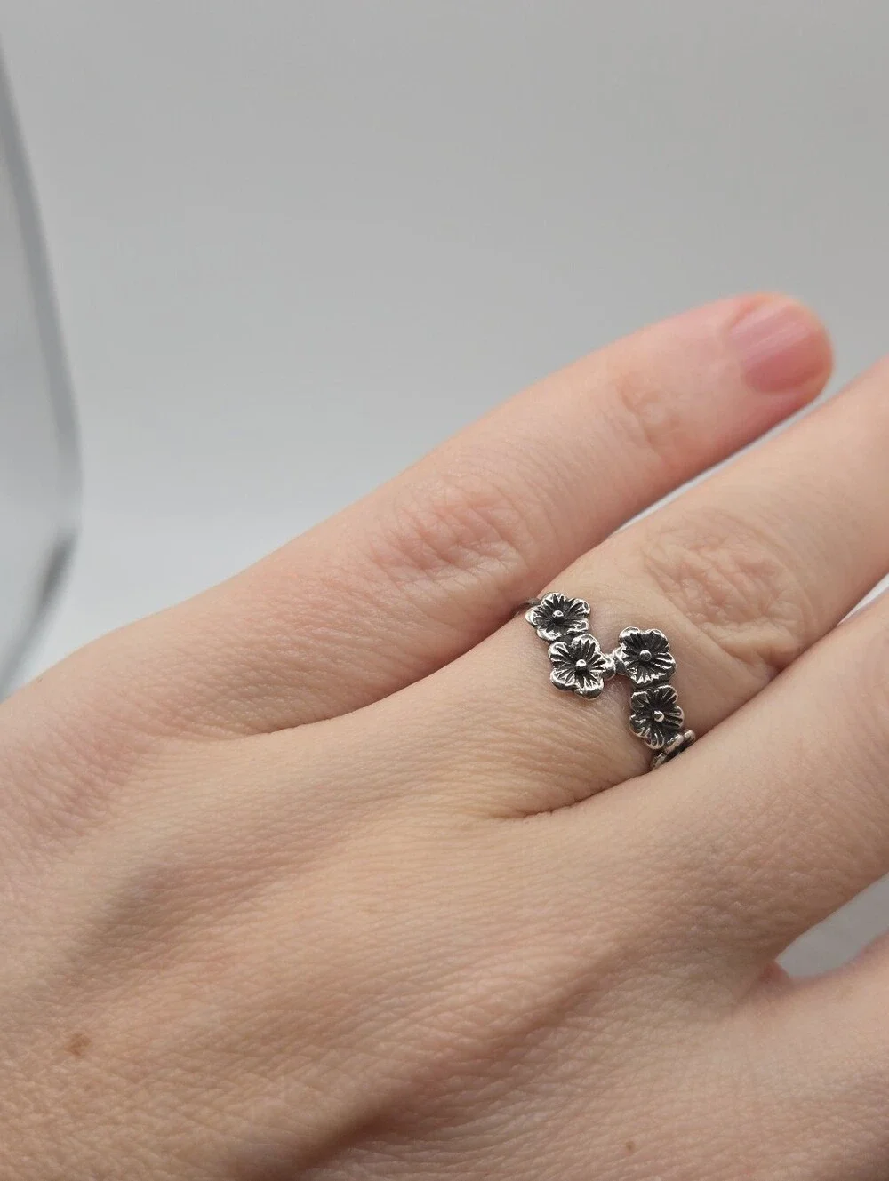 Sterling Silver Ring Row of Daisy Flowers size 7 Fairy Boho Dainty Delicate 925